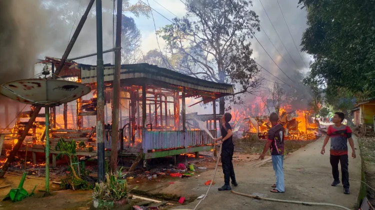Petaka di Sekatak, Aroma Bau Gosong Berujung 13 Rumah dan Dua Kendaraan Ludes Terbak