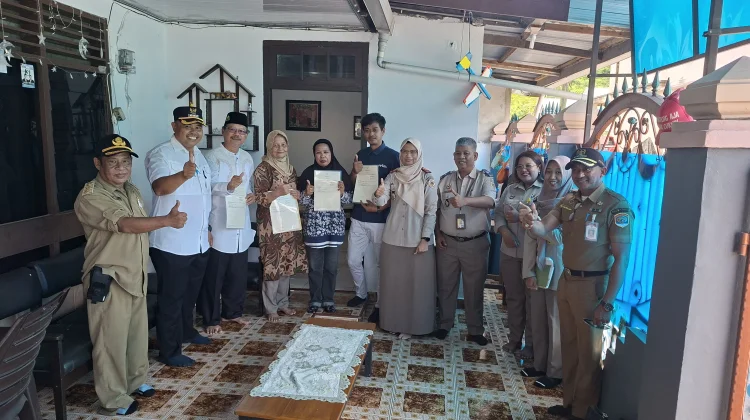 Jemput Bola, BPN Tarakan Serahkan Sertifikat Tanah PTSL Secara Door-to-Door