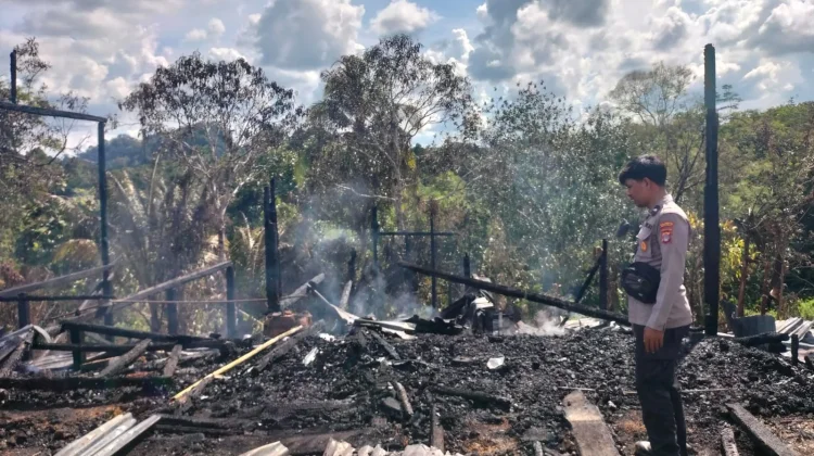 Rumah Kosong Dilalap Api, Diduga Korsleting Listrik