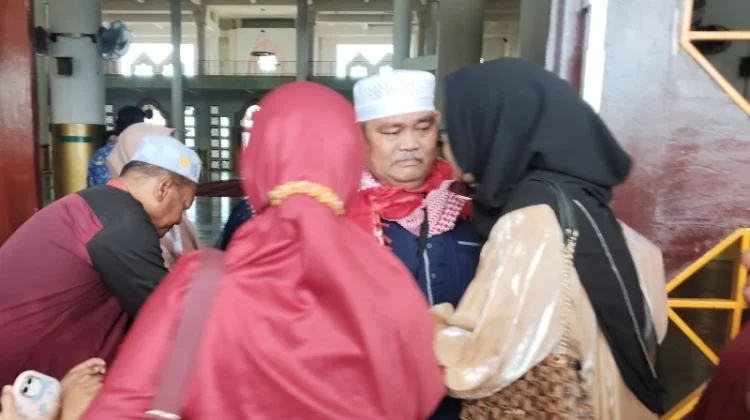 Tangis Haru Warnai Kedatangan Jemaah Haji Tarakan
