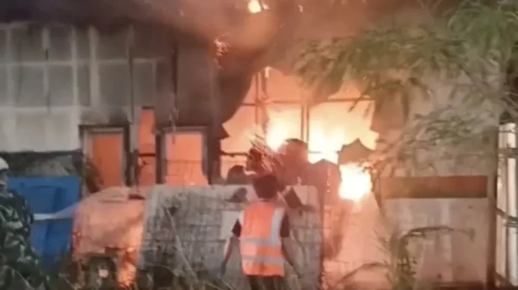 Gudang Tua Pelabuhan Malundung Tarakan Terbakar