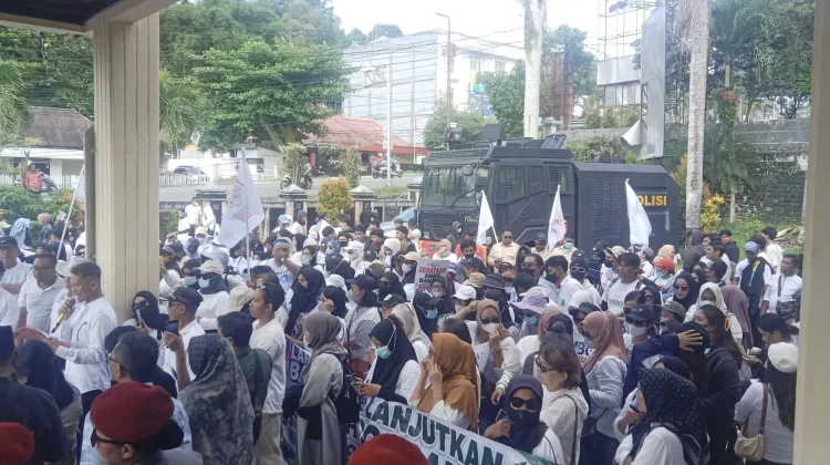 MBG Dihentikan, Ribuan Warga Tarakan Terdampak Geruduk DPRD