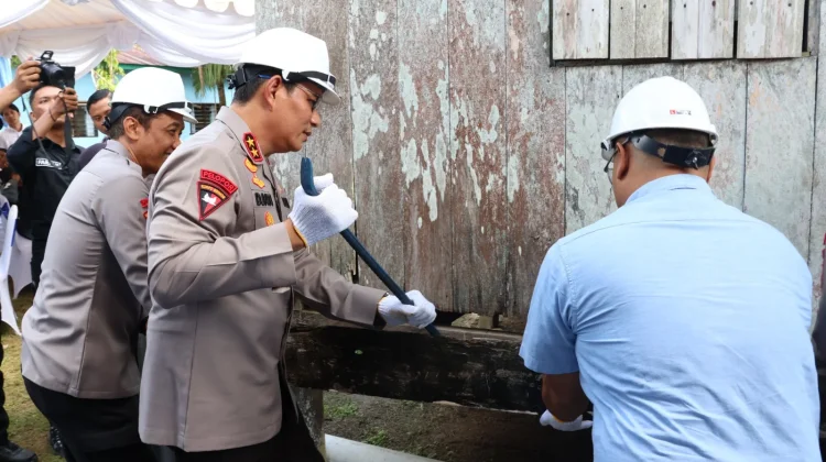 Polda Kaltara Gelar Bedah Rumah di Desa Gunung Sari