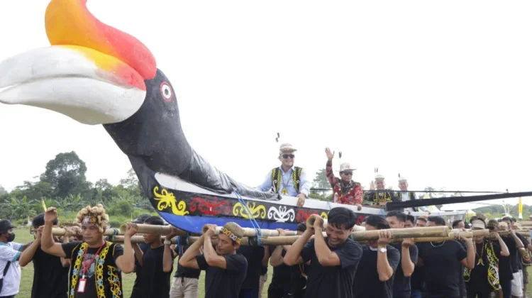 Gubernur Ajak Generasi Muda Jaga Nilai Budaya Dayak Kenyah