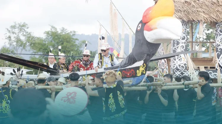 Buka Festival Budaya Dayak Kenyah, Gubernur: Panggung Jati Diri dan Gotong Royong