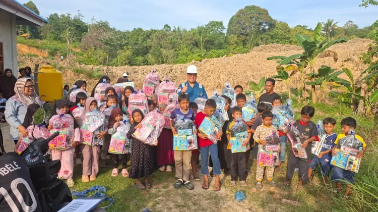 Medco E&P Tarakan Bagikan Perlengkapan Sekolah Pelajar