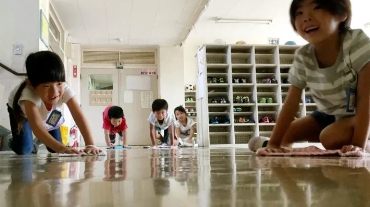 Jepang Budayakan Membersihkan Sekolah Sejak Dini