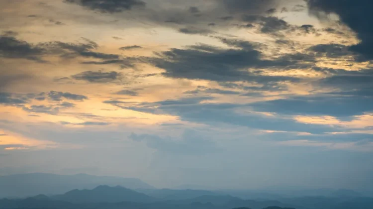Alasan Anak Muda Suka Foto Langit