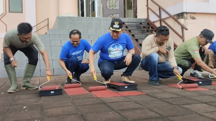 Ratusan Kader Demokrat dan ASN Tarakan Kolaborasi Bersih-Bersih Islamic Center