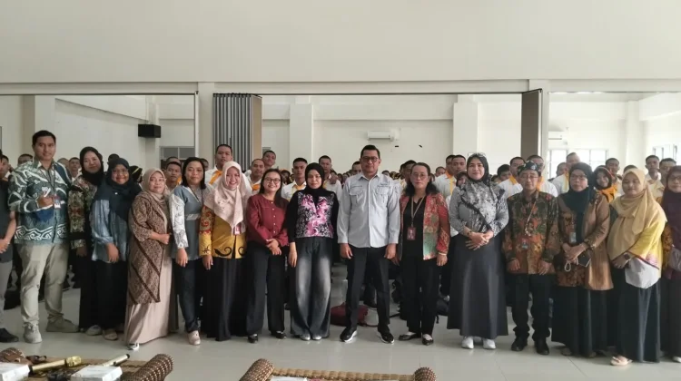 FEB UBT Gelar PKKMB 2026, 348 Mahasiswa Baru Diajak Aksi Tanam Pohon