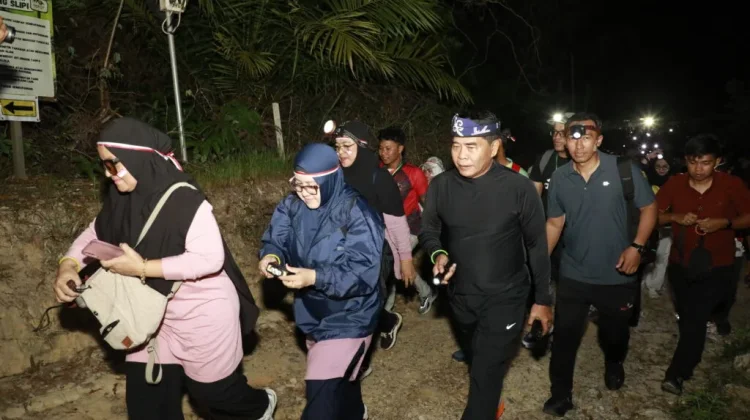 Run Night Slipi, 600 Peserta Ramaikan Lari 7,5 Kilometer