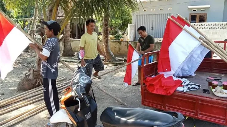 Pemprov Bagikan Bendera Merah Putih, Semarakkan Kemerdekaan RI