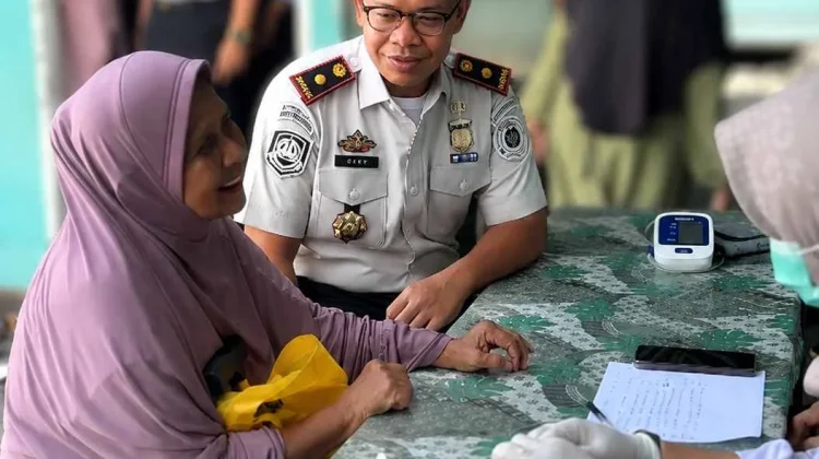 Sambut Kemerdakaan, Kantor Imigrasi Tarakan Gelar Bakti Sosial