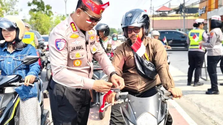 Polantas Karib Bagikan Ribuan Bendera, Semangat Kemerdekaan Didorong Lewat Terti
