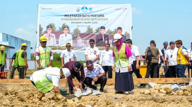 Gubernur Letakkan Batu Pertama Revitalisasi SMAN 2 Tanjung Selor