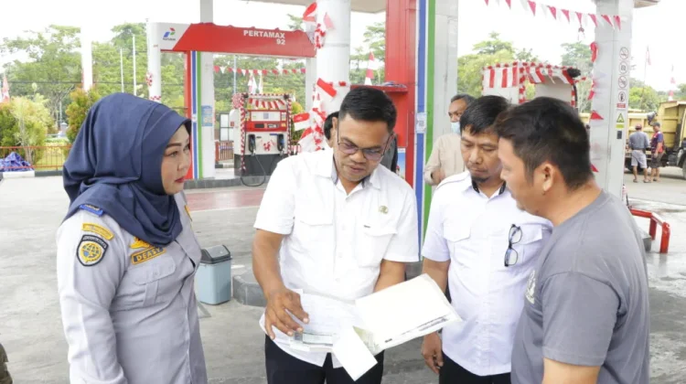 Dishub Tertibkan Antrean Kendaraan di SPBU Jalan Sengkawit