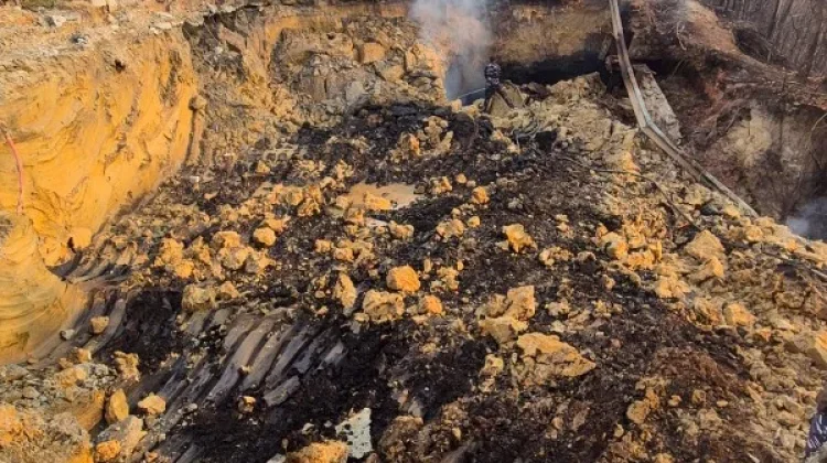 Batu Bara di Pantai Amal Lama Dikeruk hingga Kedalaman 2 Meter