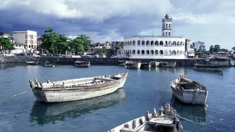 Comoros ; Kepulauan Kecil Berjuluk Kepulauan Parfum.