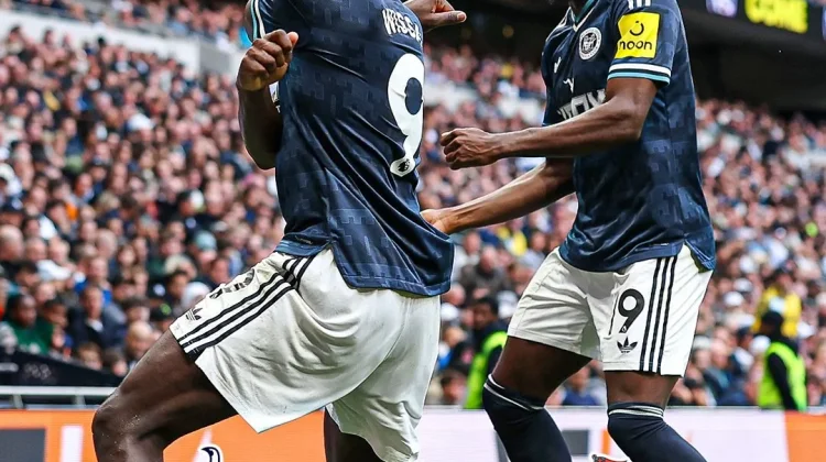 Newcastle Tundukkan Tottenham 2-0