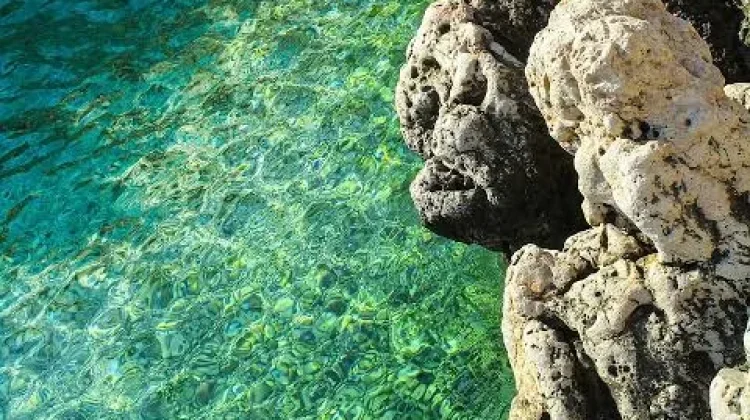 Laut Tidak Selalu Berwarna Biru
