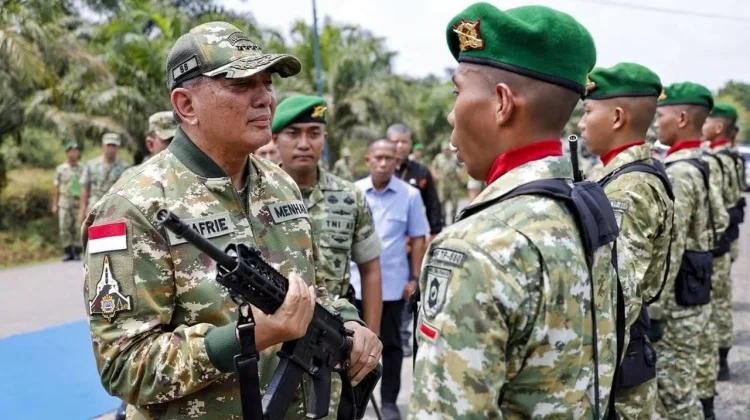 Menhan Sjafrie : Yonif TP Banuanta Wajib Kuat Tempur dan Membangun