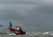 Nelayan Diminta Waspada Terhadap Ketinggian Gelombang Laut