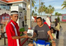 Masyarakat Sebatik Jadi Sasaran Pertamina Patra Niaga  Berbagi Takjil dan Sembako