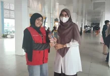 PMI Tarakan Dapat Bantuan 36 Dos Air Mineral