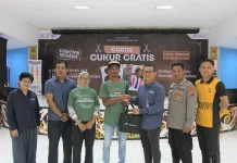 Cukur Gratis jelang Idulfitri Program PEP Sangasanga Field & PHSS Berdayakan Warga