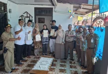 Jemput Bola, BPN Tarakan Serahkan Sertifikat Tanah PTSL Secara Door-to-Door