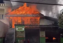 Breaking News ! Warung Bakso ABC Kebakaran di Jalan Mulawarman Tarakan