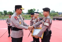 Kapolda Kaltara Berikan Penghargaan kepada Personel Ditsamapta