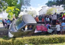 Diduga Tertidur, Mini Bus Hantam 3 Kendaraan di depan Pasar Induk Tanjung Selor