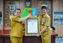 Wagub Ingkong Raih Penghargaan Tokoh Inspiratif Indonesia