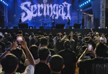 Seringai Bakar Semangat Penonton lewat Mosh Pit