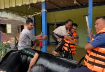 Yonif Khusus 614/Raja Pandhita Terus Bantu Penanganan Pascabanjir di Desa Belayan