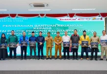 Bankeu Parpol Diserahkan, Gubernur Ajak Bangun Demokrasi