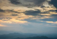 Alasan Anak Muda Suka Foto Langit