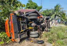 Truk Tabrak Nmax di Gunung Selatan, Satu Orang Tewas
