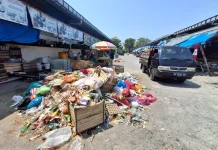 Pedagang Pasar Tenguyun Keluhkan Sampah Menumpuk