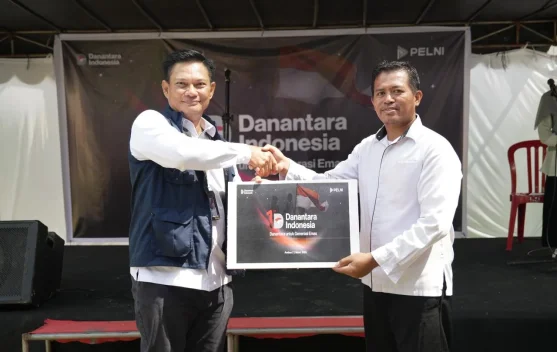 PELNI Salurkan 2.000 Paket Perlengkapan Sekolah di Maluku