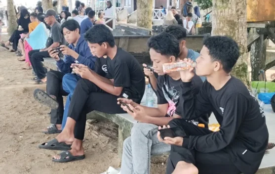 Amal Beach Ramai Dikunjungi Wisatawan Lokal Berlibur Lebaran