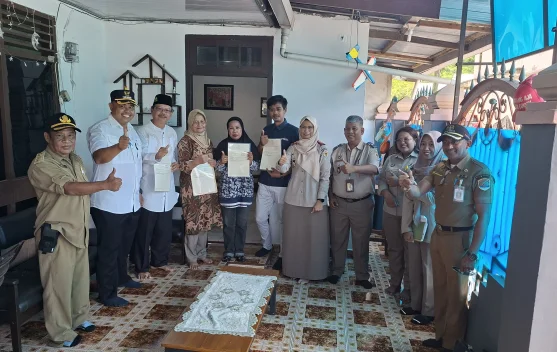 Jemput Bola, BPN Tarakan Serahkan Sertifikat Tanah PTSL Secara Door-to-Door