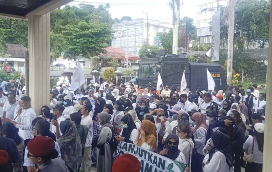 MBG Dihentikan, Ribuan Warga Tarakan Terdampak Geruduk DPRD