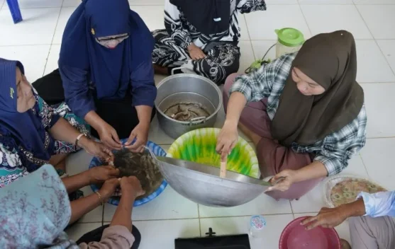 M4CR Dorong Perempuan Pesisir Kaltara Berdaya lewat Sekolah Lapang Livelihood