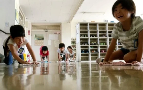 Jepang Budayakan Membersihkan Sekolah Sejak Dini