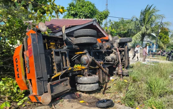 Truk Tabrak Nmax di Gunung Selatan, Satu Orang Tewas