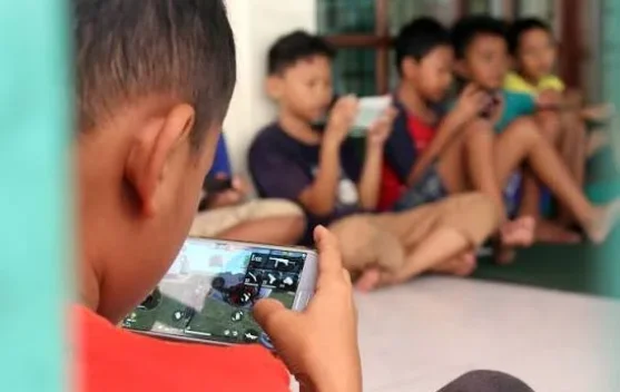 Penggunaan Gawai pada Anak Perlu Pengawasan