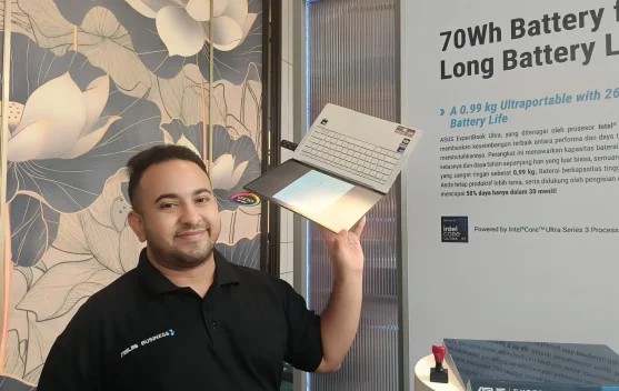 ASUS ExpertBook Ultra Ungguli Laptop Flagship Kompetitor