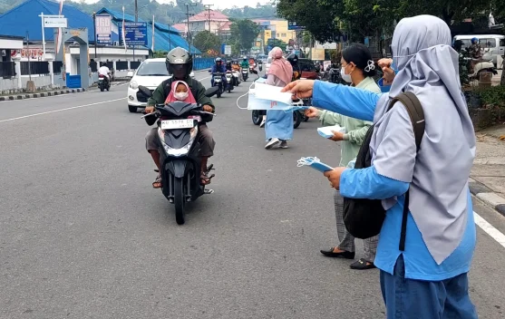Jaga Kesehatan Pengguna Jalan, PMI Tarakan Bagikan 4 Ribu Masker